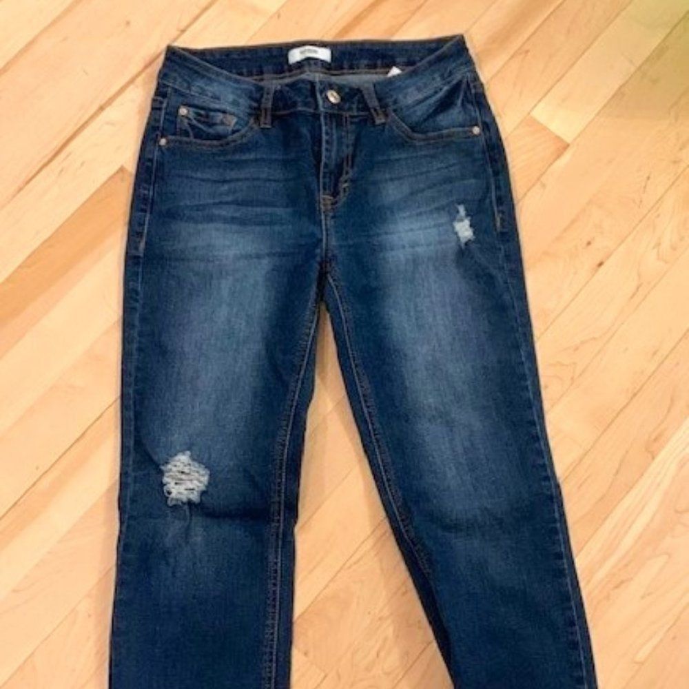 Kensie Jeans Size 2/26 straight leg staggered hem